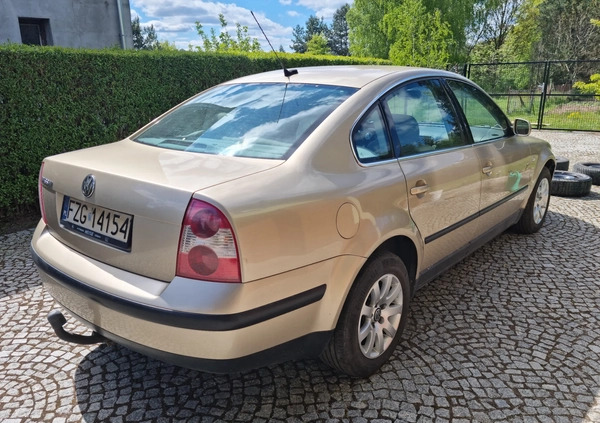 Volkswagen Passat cena 6000 przebieg: 328600, rok produkcji 2000 z Szprotawa małe 106